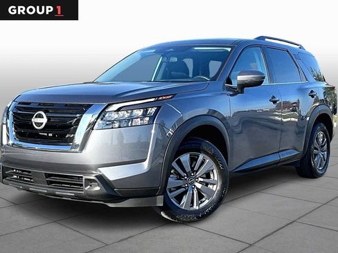Used 2025 Nissan Pathfinder SV image 1