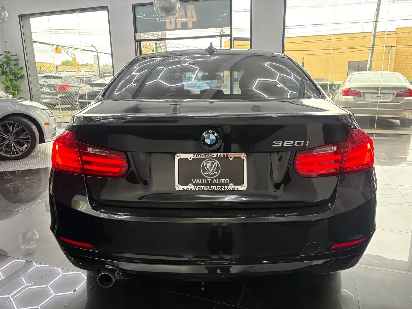Used 2015 BMW 320i Sedan RWD image 4