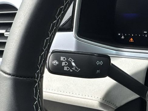 New 2026 Volkswagen Taos SE FWD image 22