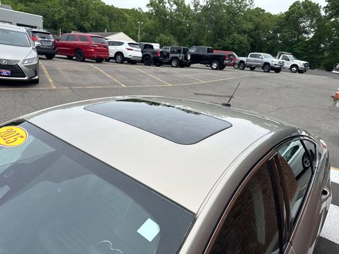 Used 2015 Ford Fusion SE w/ Equipment Group 502A FWD image 7