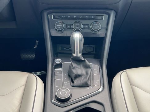Used 2019 Volkswagen Tiguan SEL Premium image 18