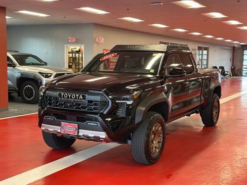 Certified 2025 Toyota Tacoma 4x4 Double Cab Hybrid w/ Tow Tech Package image 7