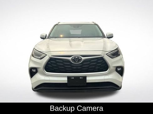 Used 2023 Toyota Highlander XLE AWD/4WD image 9