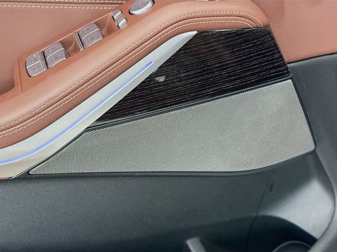 Used 2022 BMW X7 M50i image 25