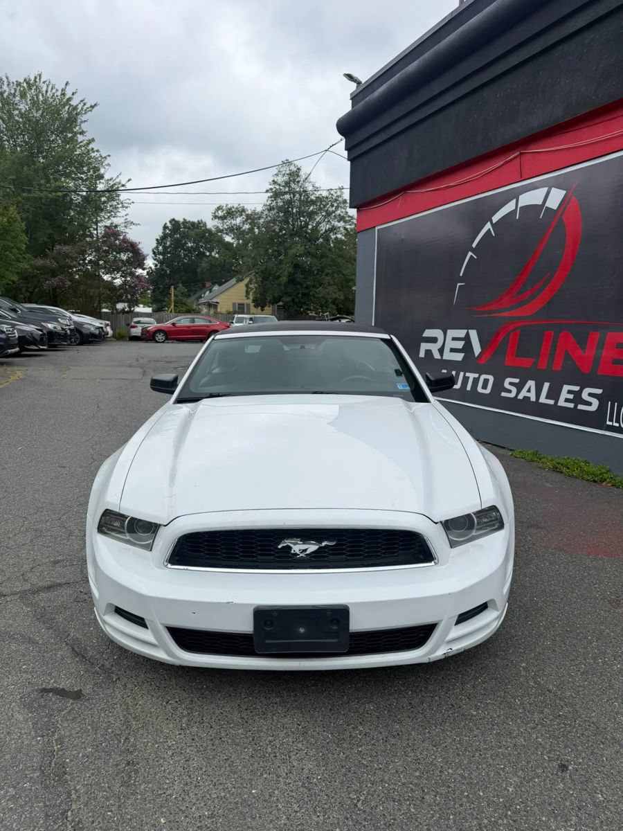 Used 2014 Ford Mustang Convertible RWD image 2