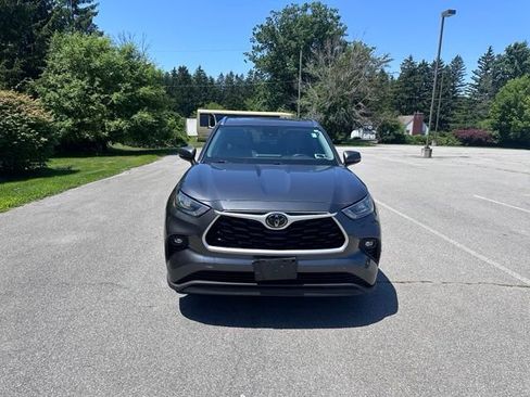 Used 2020 Toyota Highlander XLE AWD/4WD image 8