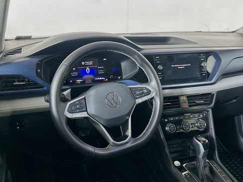Used 2024 Volkswagen Taos SE image 18
