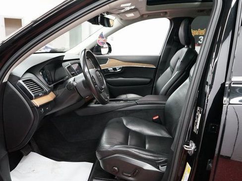 Used 2022 Volvo XC90 T6 Momentum image 25