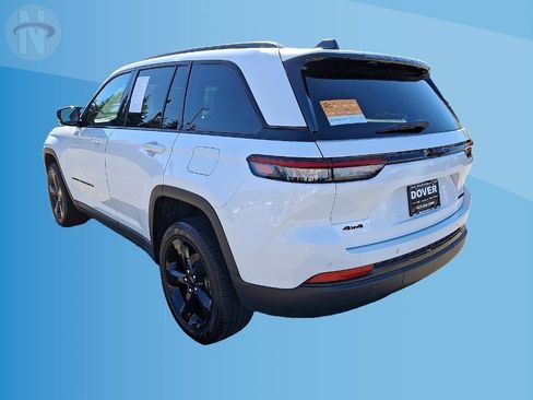 Certified 2025 Jeep Grand Cherokee Limited w/ Black Appearance Package AWD/4WD image 14