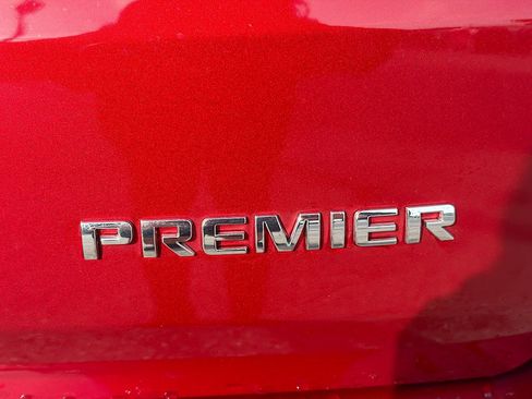 Used 2023 Chevrolet Traverse Premier image 12