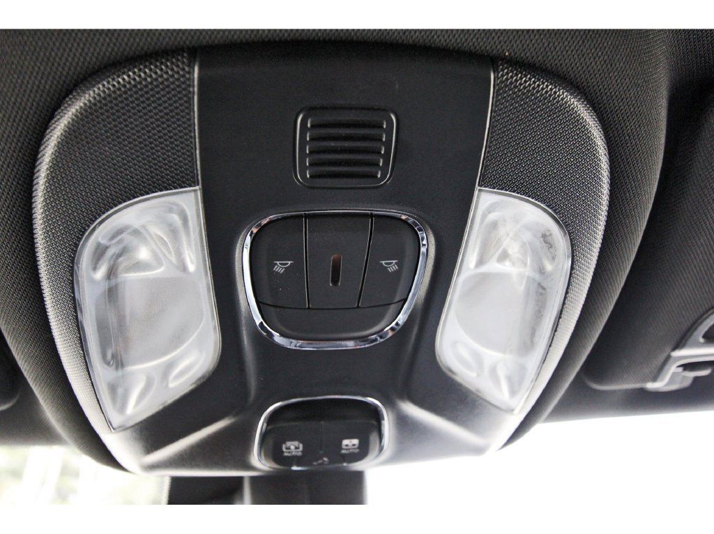 Used 2024 Jeep Compass Latitude w/ Sun and Sound Group AWD/4WD image 22
