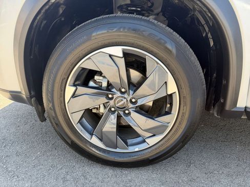 Used 2025 Nissan Rogue SV FWD image 31