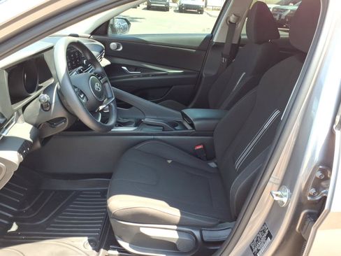 Certified 2023 Hyundai Elantra SEL FWD image 12