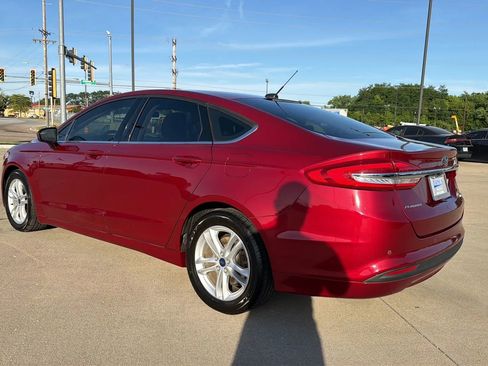 Used 2018 Ford Fusion SE w/ Fusion SE Technology Package FWD image 12
