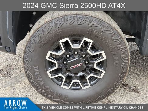 Used 2024 GMC Sierra 2500 AT4X AWD/4WD image 17
