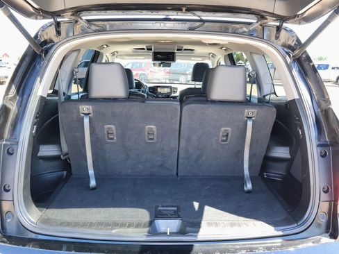 Used 2022 Honda Pilot Touring image 5