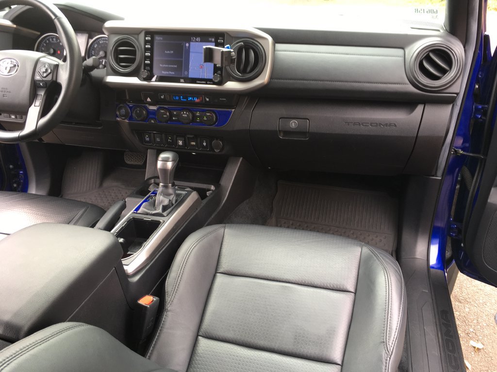 Used 2022 Toyota Tacoma Limited w/ Black Out Package (TMS) AWD/4WD image 38