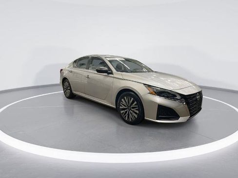 Certified 2024 Nissan Altima 2.5 SV image 2