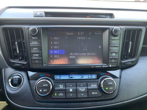 Used 2016 Toyota RAV4 Limited image 18