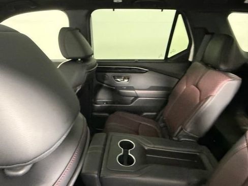 Used 2025 Honda Pilot Black Edition image 40