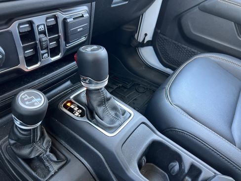 Used 2025 Jeep Wrangler Unlimited Sahara AWD/4WD image 25