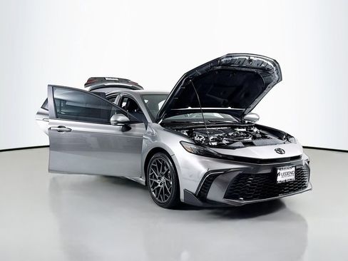 Used 2025 Toyota Camry SE FWD image 16