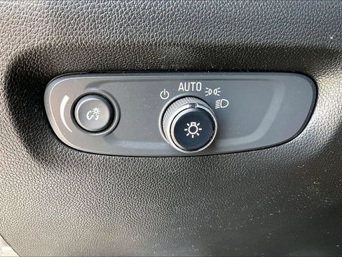 Used 2023 Chevrolet Traverse High Country FWD image 33