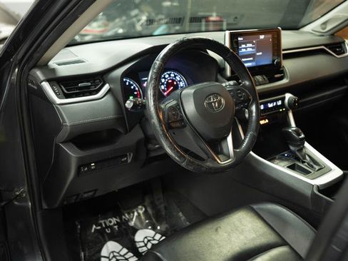 Used 2019 Toyota RAV4 XLE Premium w/ Carpet Mat Package FWD image 10