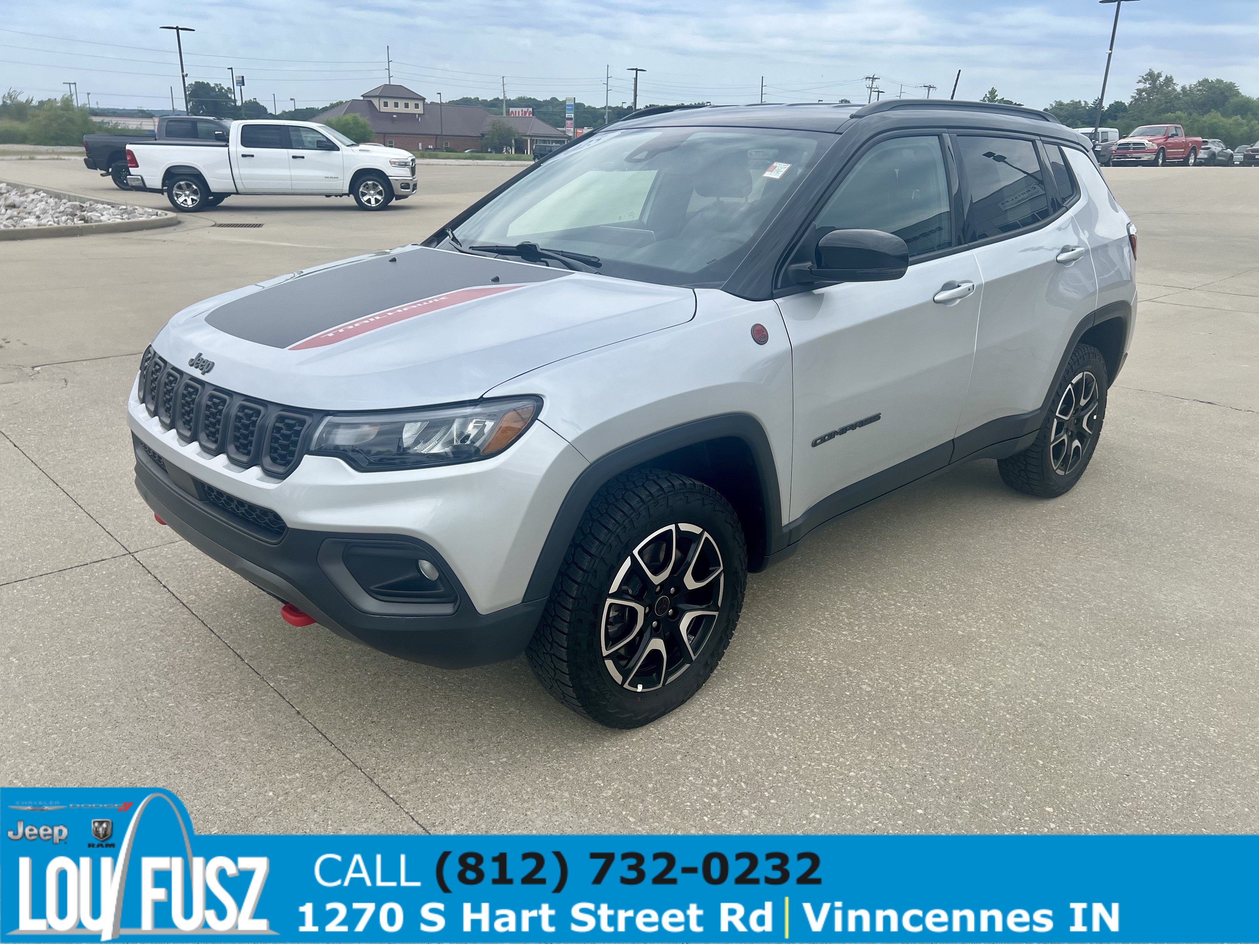 Used 2025 Jeep Compass Trailhawk AWD/4WD image 3