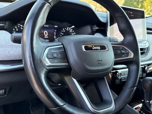 Used 2022 Jeep Compass Latitude image 18