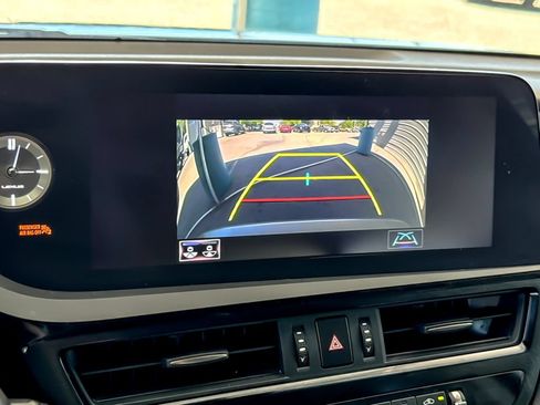 Used 2022 Lexus ES 300h w/ Premium Package FWD image 18