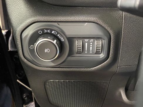 Used 2018 Jeep Wrangler Unlimited Sahara image 21
