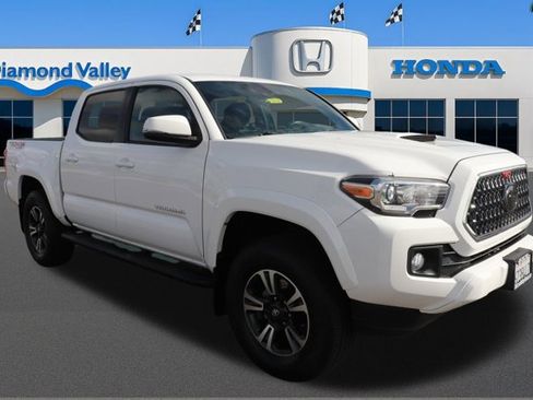 Used 2018 Toyota Tacoma TRD Sport image 1