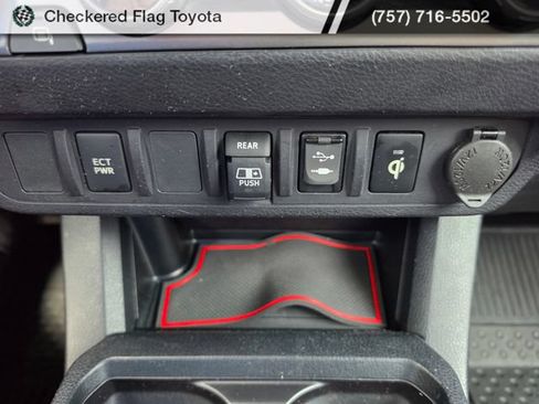 Used 2018 Toyota Tacoma TRD Off-Road AWD/4WD image 18