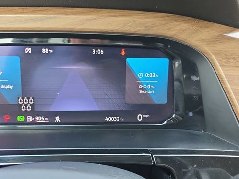 Used 2025 Volkswagen Atlas SE FWD image 21