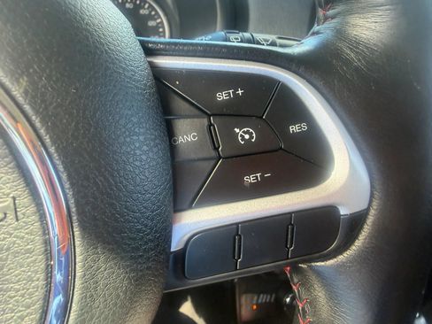 Used 2019 Jeep Renegade Trailhawk w/ LED Lighting Group AWD/4WD image 21