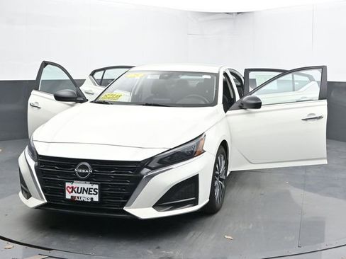 Used 2025 Nissan Altima 2.5 SV image 51