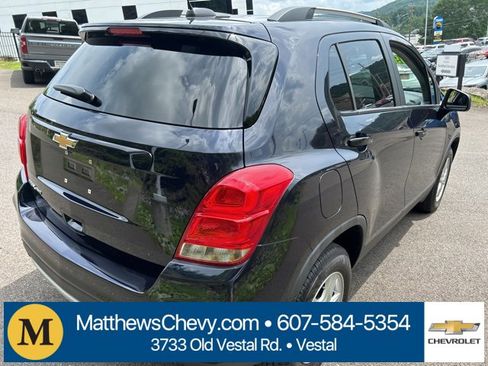 Certified 2022 Chevrolet Trax LT w/ LT Convenience Package image 10