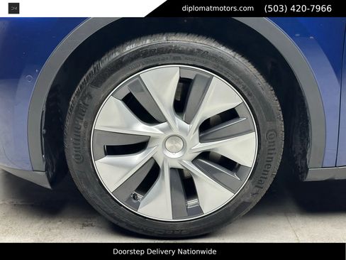 Used 2022 Tesla Model Y Long Range image 37