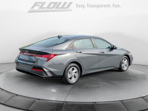 Certified 2024 Hyundai Elantra SE FWD image 7
