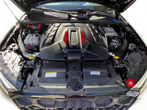 Used 2025 Audi SQ7 Premium Plus w/ Black Optic Package image 10