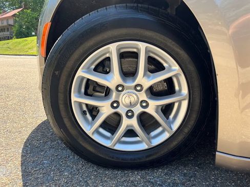 Used 2017 Chrysler Pacifica Touring FWD image 51