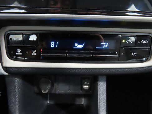 Used 2019 Toyota Corolla LE image 24