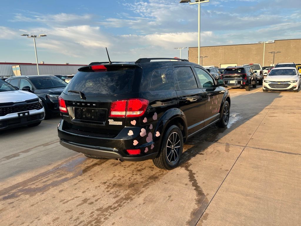 Used 2019 Dodge Journey SE w/ Blacktop Package FWD image 3