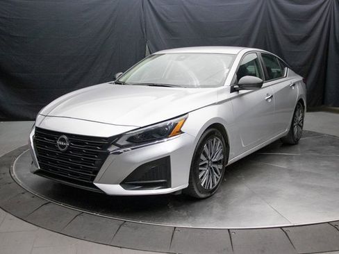 Used 2024 Nissan Altima 2.5 SV image 6