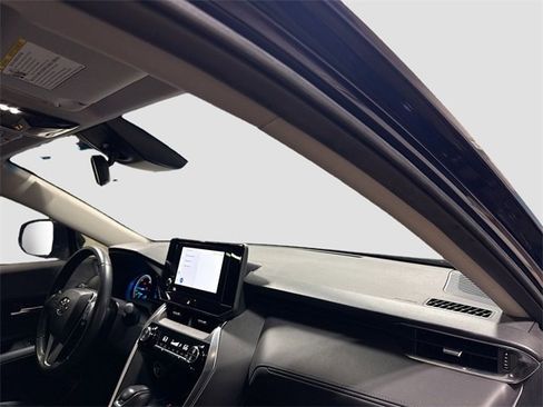 Used 2023 Toyota Venza LE image 30