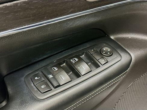 Used 2017 Jeep Grand Cherokee Limited image 15