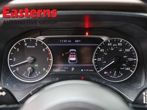 Used 2023 Nissan Rogue SV AWD/4WD image 17