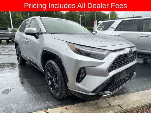 Used 2025 Toyota RAV4 SE AWD/4WD image 13