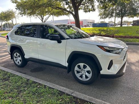 Used 2024 Toyota RAV4 LE FWD image 8